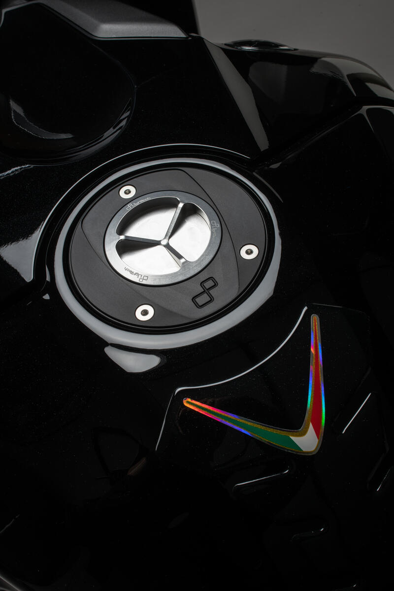 Fuel Tank Cap with Spin Locking for Kove, Ducati, Yamaha Argento